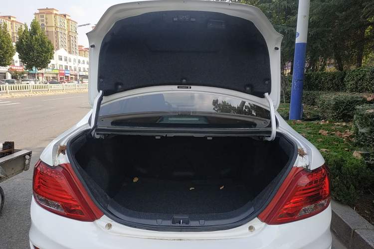 Used BYD Surui 2015 Revised Version 1.5L Manual Luxury Edition