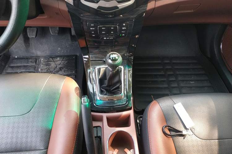 Used BYD Surui 2015 Revised Version 1.5L Manual Luxury Edition