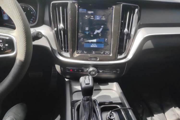 Used Volvo V60 2020 T5 Zhiyuan Sport Edition
