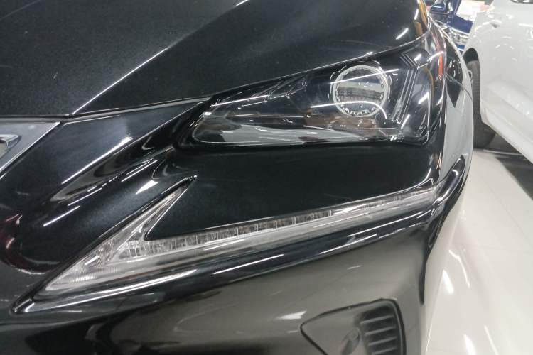 Used Lexus NX 2018 300h Front-Wheel-Drive FENGSHANG Version China V Emission Standard