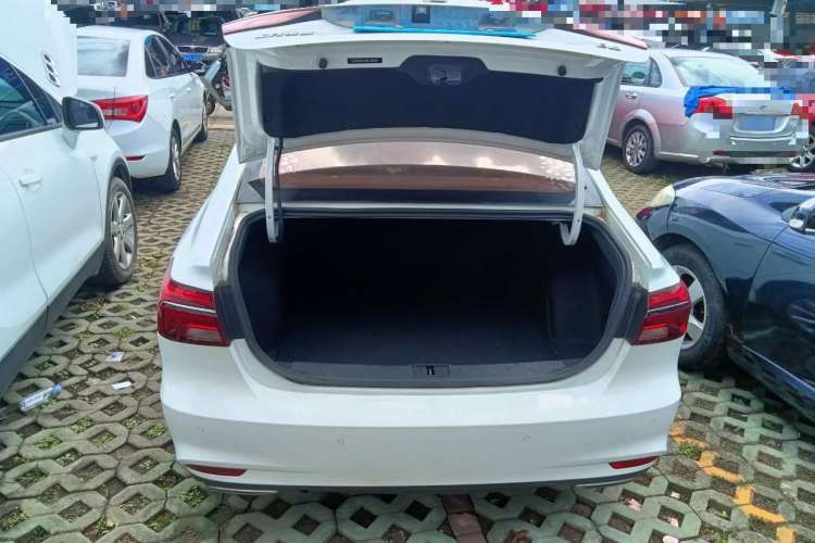 Used Roewe i6 2017 16T Manual Luxury Edition