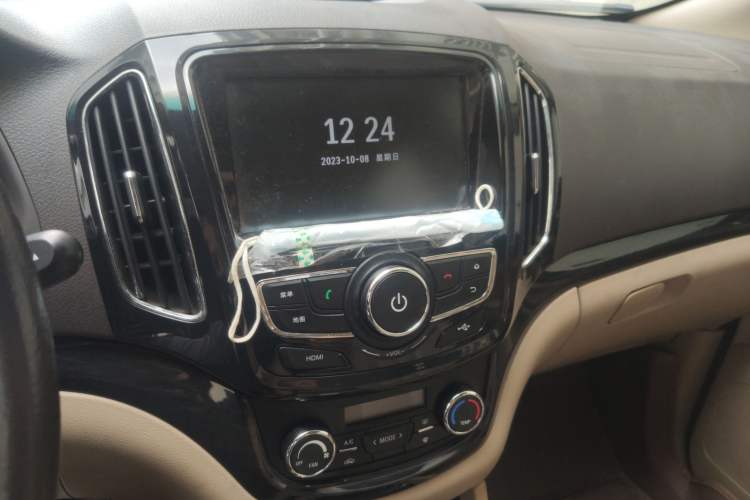 Used Baojun 730 2015 1.8L Manual Luxury Navigation ESP Version 7-seater
