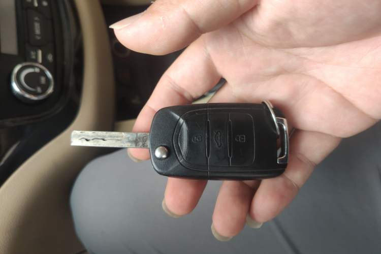 Used Baojun 730 2015 1.8L Manual Luxury Navigation ESP Version 7-seater
