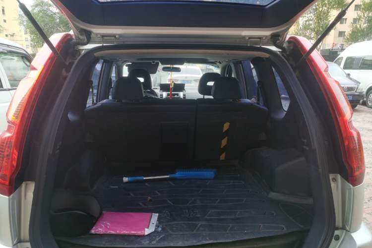 Used Nissan X-Trail 2010 2.5L CVT Luxury Edition 4WD Trunk