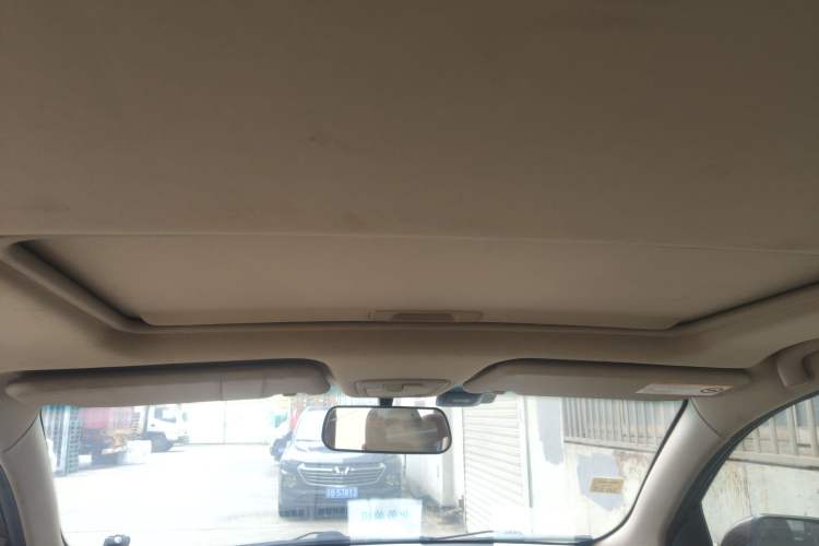 Used Baojun 730 2015 1.8L Manual Luxury Navigation ESP Version 7-seater
