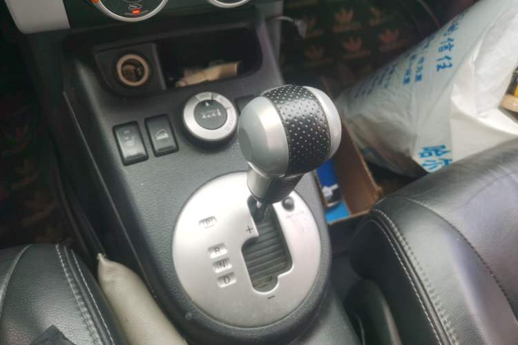 Used Nissan X-Trail 2010 2.5L CVT Luxury Edition 4WD Gear Lever