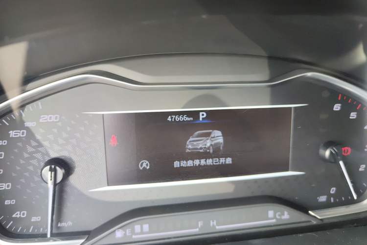 Used SAIC MAXUS G10 2021 2.0T Automatic Elite Edition Diesel 7-Seater Odometer Close Up