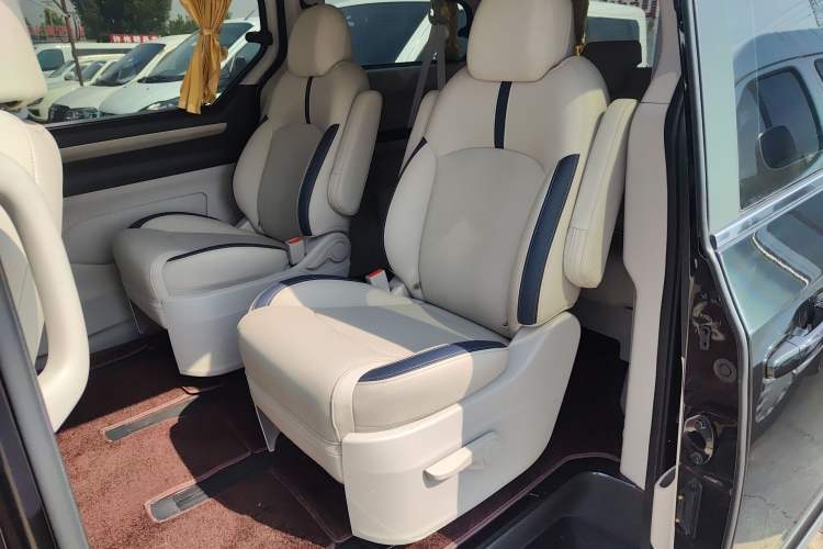 Used SAIC MAXUS G10 2021 2.0T Automatic Elite Edition Diesel 7-Seater Interior 1