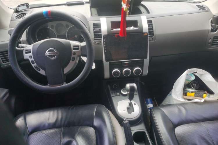 Used Nissan X-Trail 2010 2.5L CVT Luxury Edition 4WD Center Console