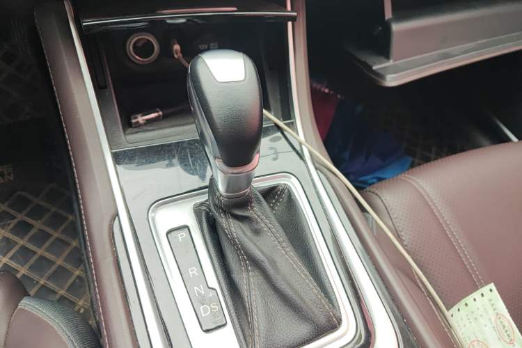 Used CHANGAN Raeton CC 2018 1.5T Automatic Elegant Version China V Standard Gear Lever