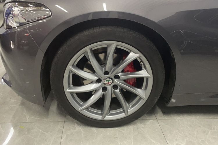 Used Alfa Romeo Giulia 2017 2.0T 200HP Luxury Edition
