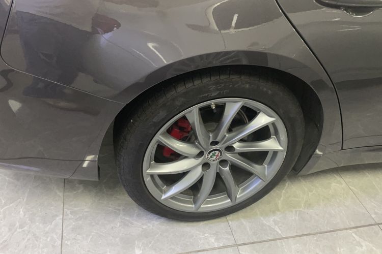 Used Alfa Romeo Giulia 2017 2.0T 200HP Luxury Edition
