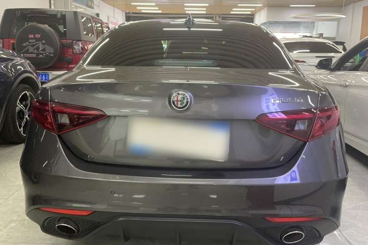 Used Alfa Romeo Giulia 2017 2.0T 200HP Luxury Edition
