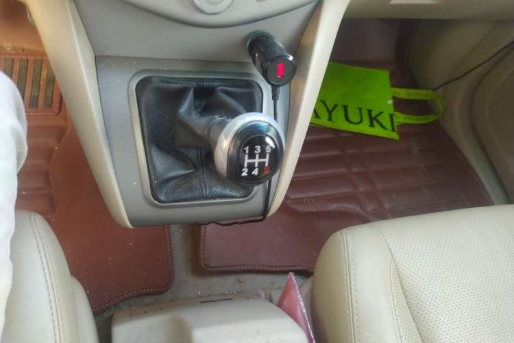 Used BYD S6 2013 Jingyue Edition 2.0L Manual Luxury Model 5 Seats