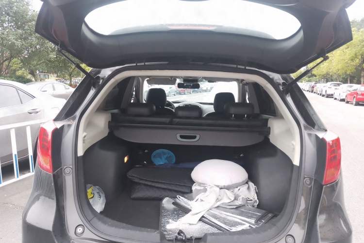 Used GAC Trumpchi GS5 Super 2015 2.0L Automatic Two-Wheel Drive Elite Edition Trunk