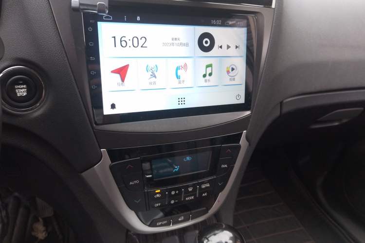 Used GAC Trumpchi GS5 Super 2015 2.0L Automatic Two-Wheel Drive Elite Edition Audio And AC Panel