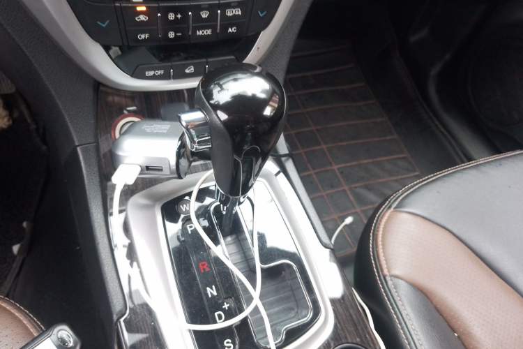 Used GAC Trumpchi GS5 Super 2015 2.0L Automatic Two-Wheel Drive Elite Edition Gear Lever