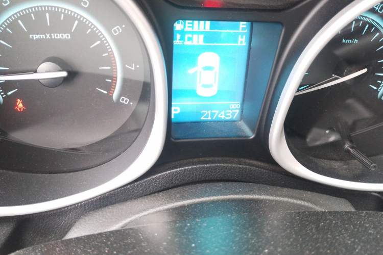 Used GAC Trumpchi GS5 Super 2015 2.0L Automatic Two-Wheel Drive Elite Edition Odometer Close Up