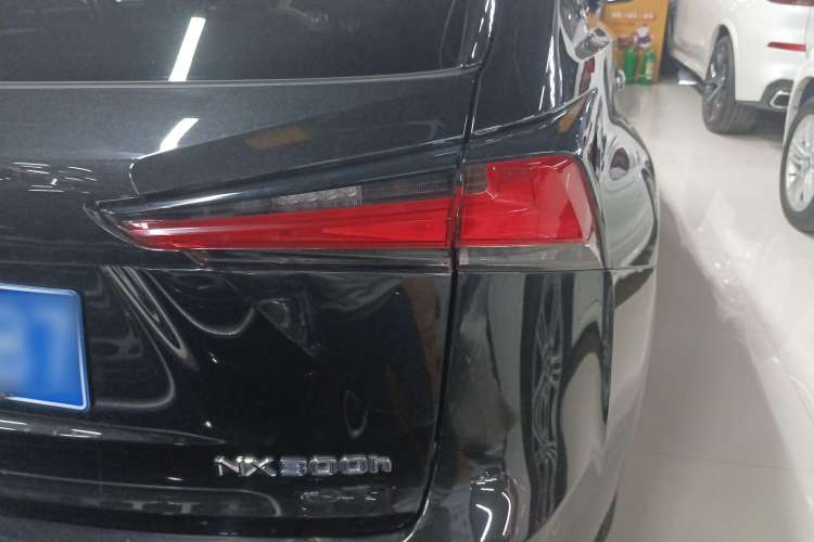 Used Lexus NX 2018 300h Front-Wheel-Drive FENGSHANG Version China V Emission Standard