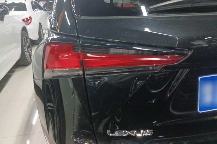 Used Lexus NX 2018 300h Front-Wheel-Drive FENGSHANG Version China V Emission Standard