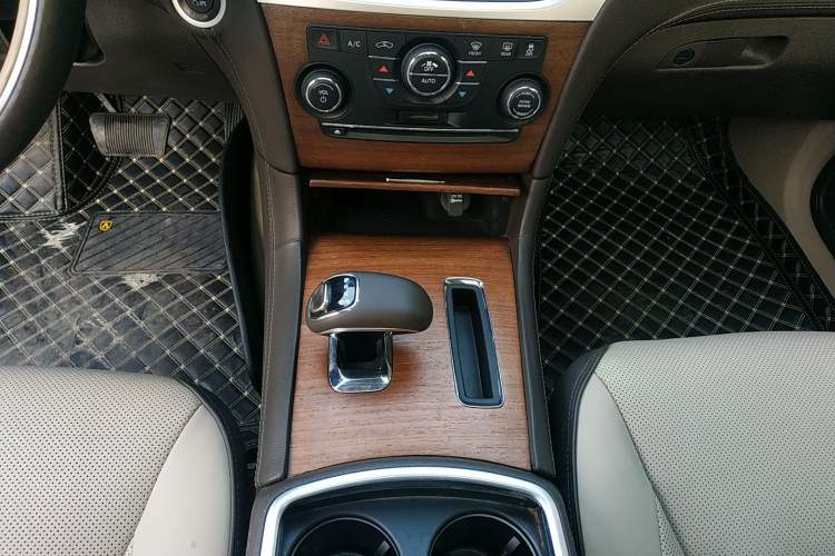 Used Chrysler 300C 2013 3.6L Premium Edition
