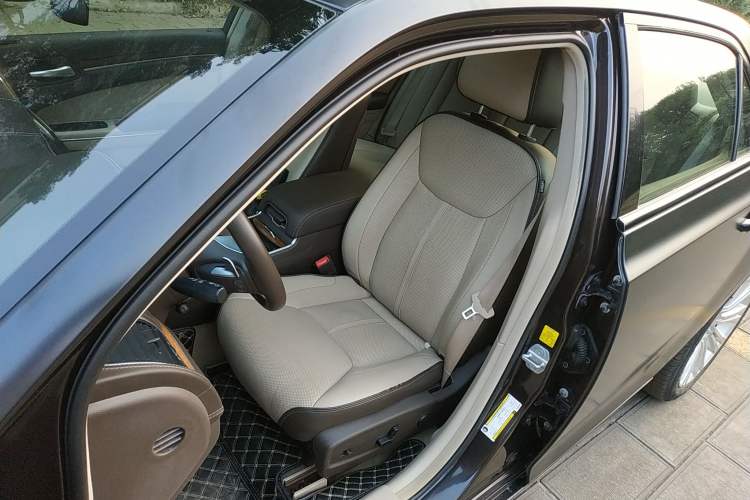 Used Chrysler 300C 2013 3.6L Premium Edition
