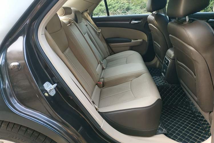 Used Chrysler 300C 2013 3.6L Premium Edition
