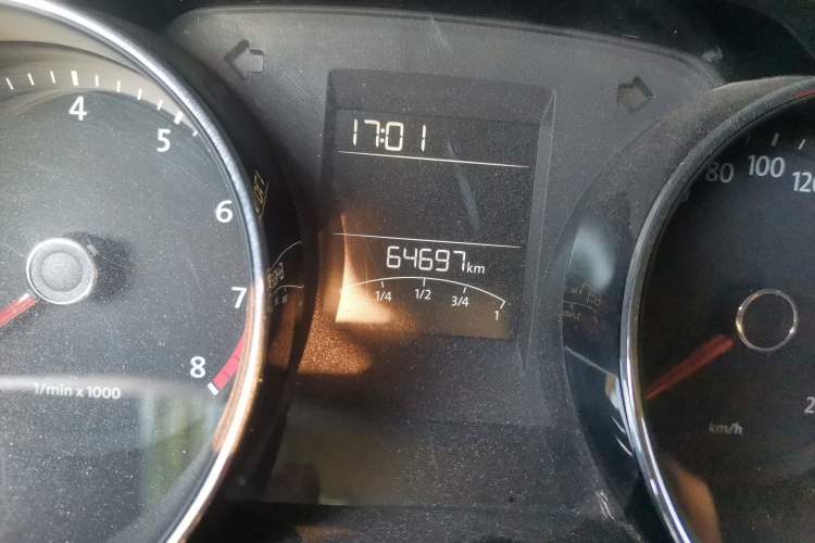 Used Volkswagen Bora 2015 Value Edition 1.4TSI Automatic Sportline Odometer Close Up