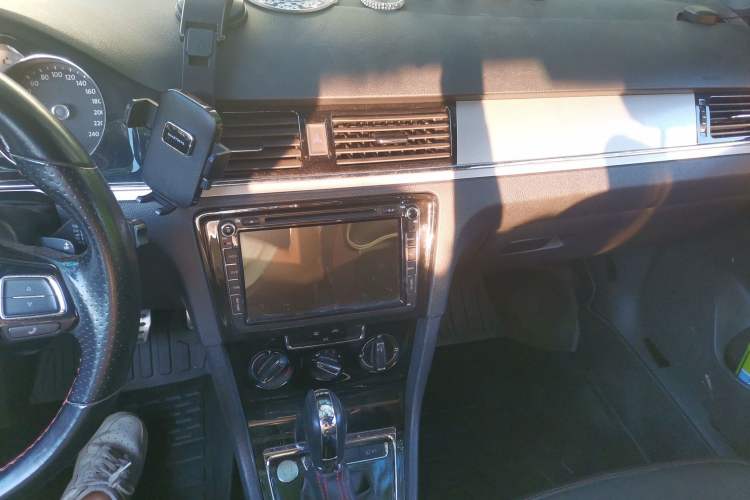 Used Volkswagen Bora 2015 Value Edition 1.4TSI Automatic Sportline Audio And AC Panel