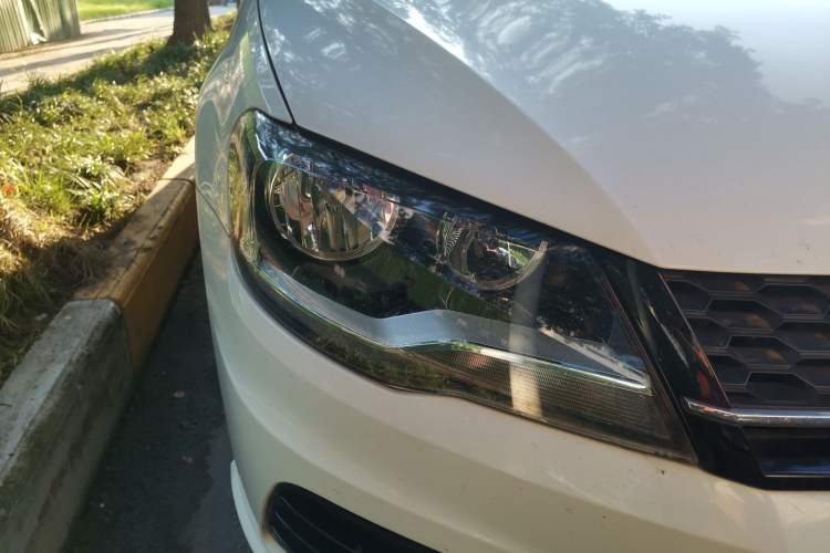 Used Volkswagen Bora 2015 Value Edition 1.4TSI Automatic Sportline Right Front Headlight