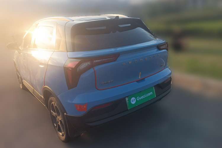 Used Geometry E  Rear Left 45 Deg