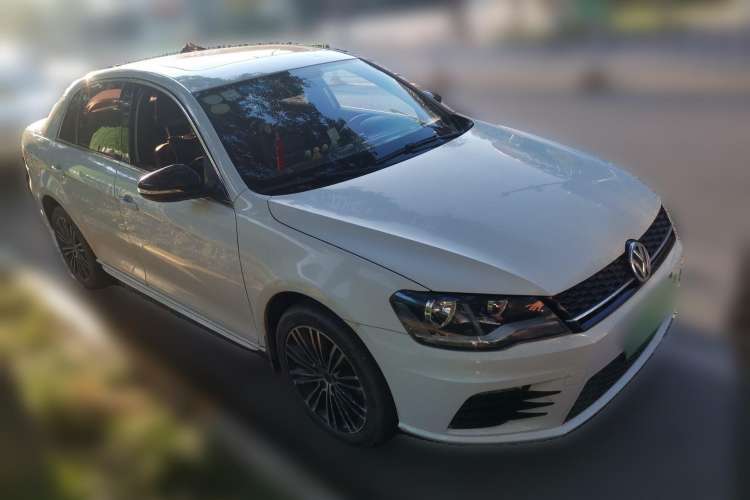 Used Volkswagen Bora 2015 Value Edition 1.4TSI Automatic Sportline Front Right 45 Deg