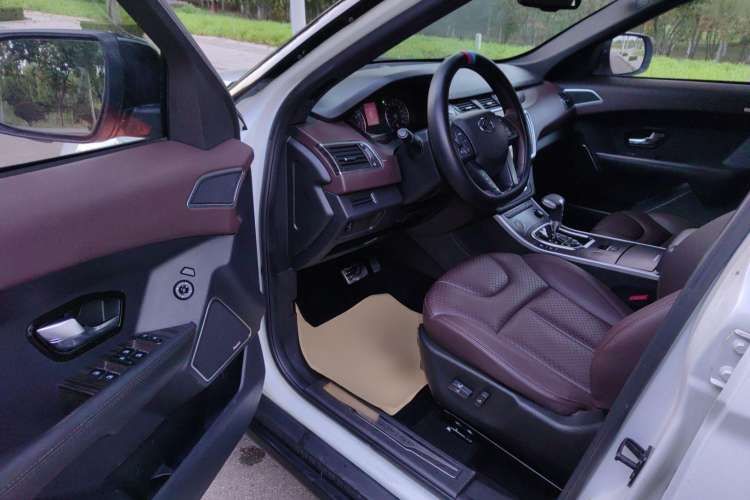 Used Land X7 2015 2.0T Panoramic Prestige Edition
