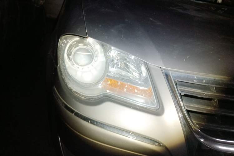 Used Volkswagen Touran 2008 1.8T ZhiZun Edition Manual 5-Seater Right Front Headlight