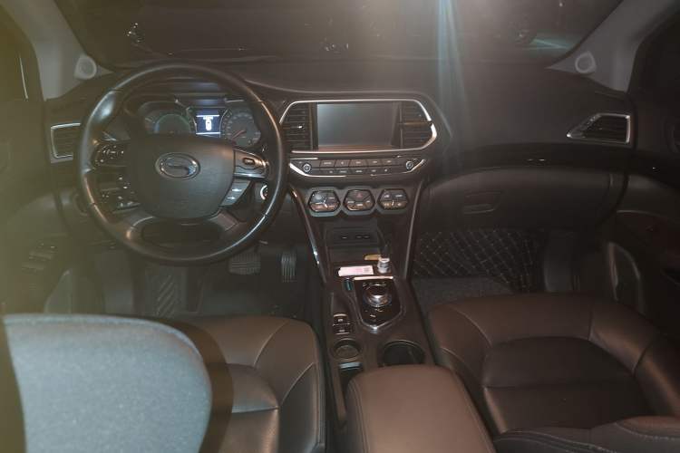 Used GAC Trumpchi GS4 New Energy 2019 1.5L PHEV Deluxe Edition Center Console