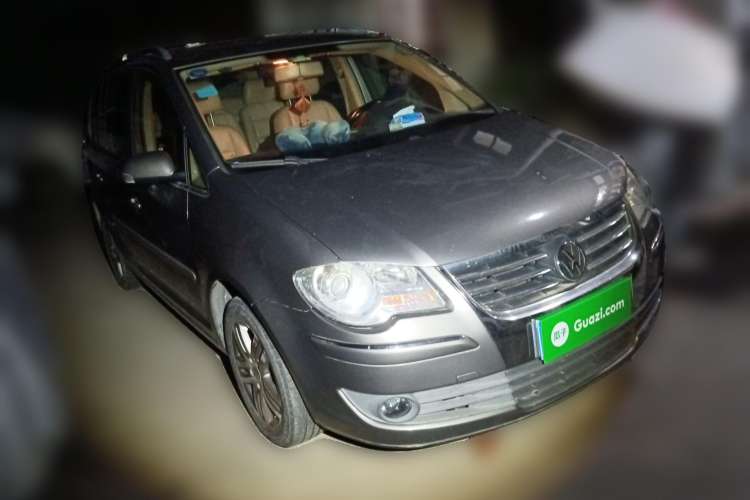 Used Volkswagen Touran 2008 1.8T ZhiZun Edition Manual 5-Seater Front Right 45 Deg