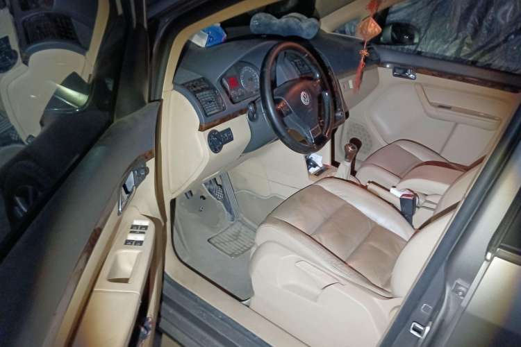 Used Volkswagen Touran 2008 1.8T ZhiZun Edition Manual 5-Seater Driver Seat