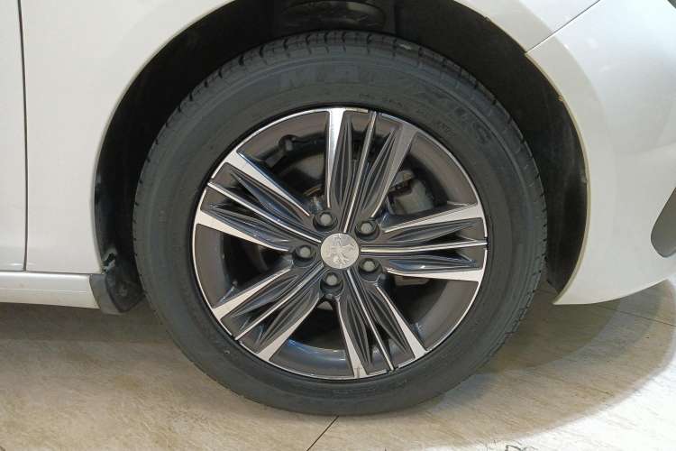 Used Peugeot 308 2019 1.6L Automatic Luxury Version China V Standard Right Front Wheel Hub