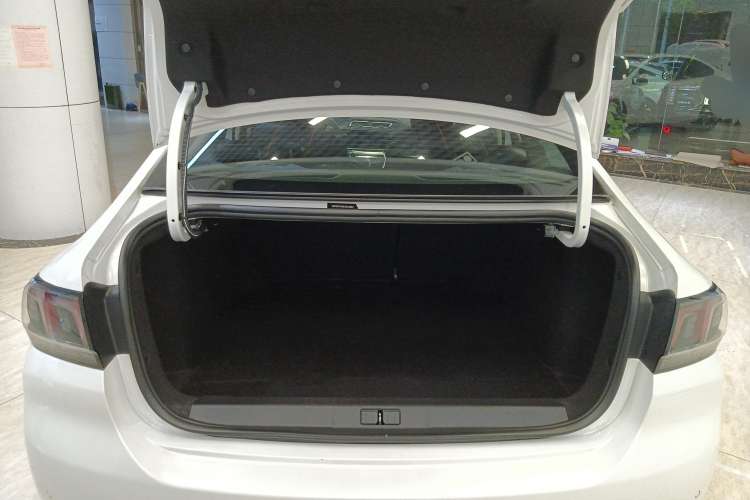 Used Peugeot 308 2019 1.6L Automatic Luxury Version China V Standard Trunk