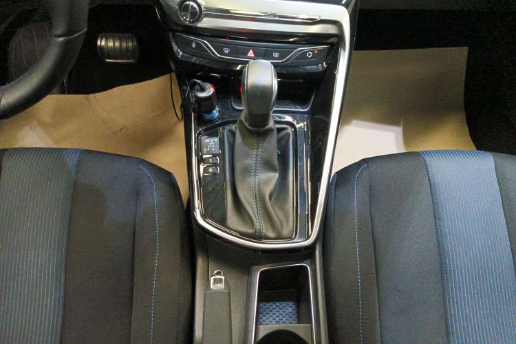 Used Peugeot 308 2019 1.6L Automatic Luxury Version China V Standard Gear Lever