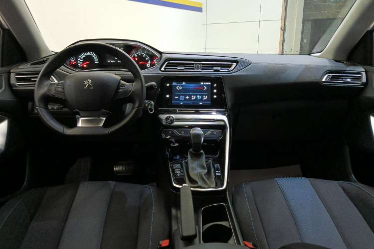 Used Peugeot 308 2019 1.6L Automatic Luxury Version China V Standard Center Console