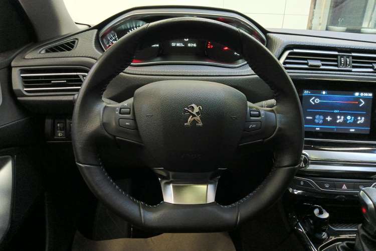 Used Peugeot 308 2019 1.6L Automatic Luxury Version China V Standard Steering Wheel