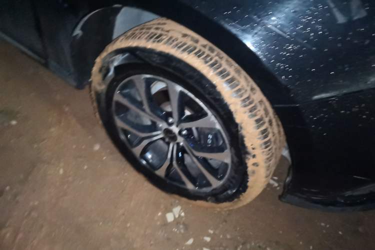 Used Zotye T600 Coupe 2017 1.5T Automatic Luxury Model Right Front Wheel Hub