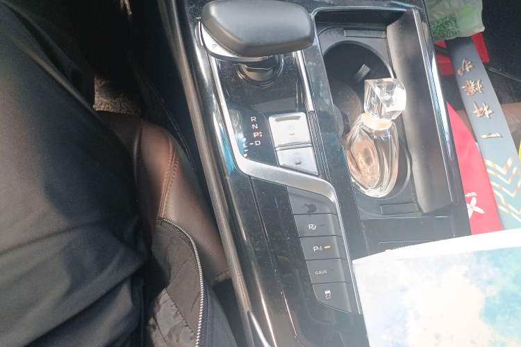 Used Geely Auto Emgrand GT New Energy 2018 1.5T PHEV Yao Ling Edition Gear Lever