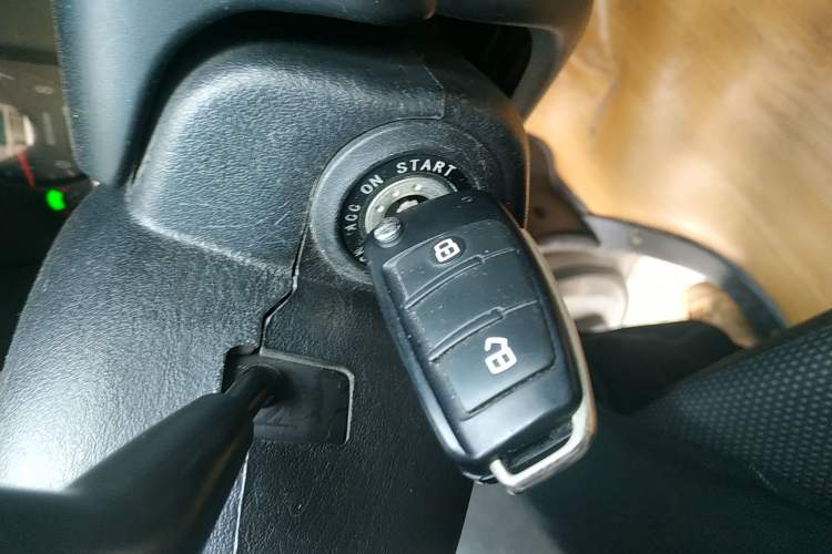 Used JAC Refine 2011 2.0L Shuttle Gasoline Comfort Edition HFC4GA3
