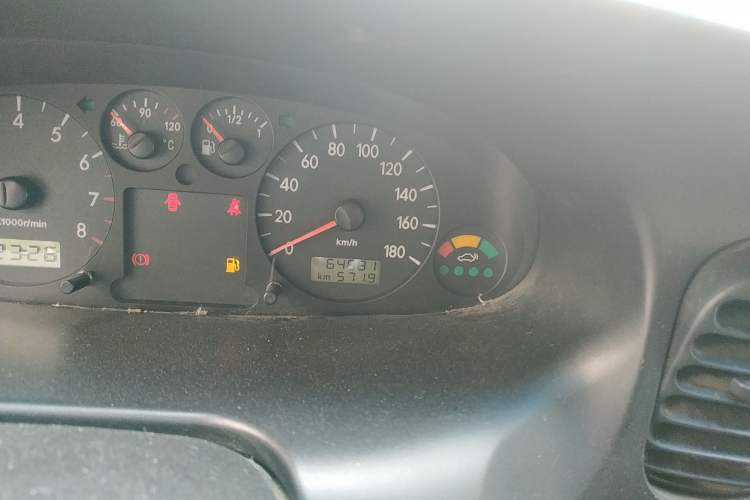 Used JAC Refine 2011 2.0L Shuttle Gasoline Comfort Edition HFC4GA3
