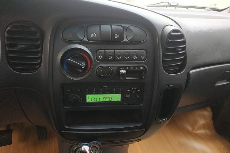 Used JAC Refine 2011 2.0L Shuttle Gasoline Comfort Edition HFC4GA3
