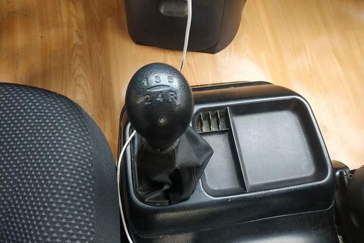 Used JAC Refine 2011 2.0L Shuttle Gasoline Comfort Edition HFC4GA3
