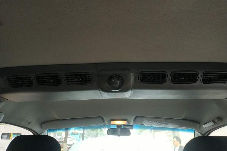 Used JAC Refine 2011 2.0L Shuttle Gasoline Comfort Edition HFC4GA3
