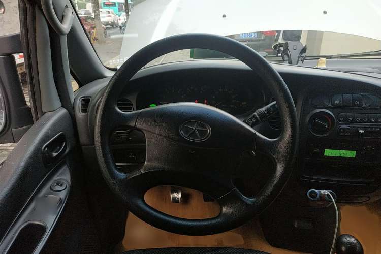 Used JAC Refine 2011 2.0L Shuttle Gasoline Comfort Edition HFC4GA3
